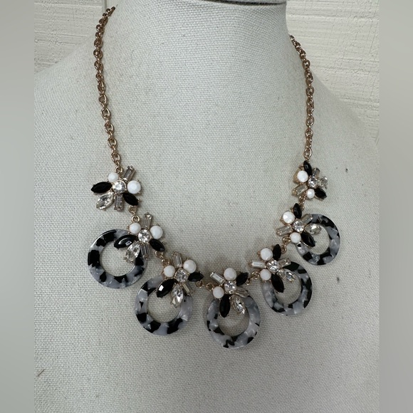 Sparkly goldtone and black accents statement necklace - Picture 2 of 4